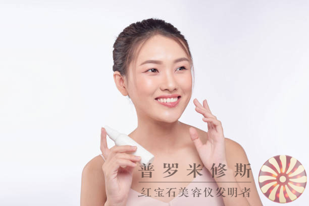 告別法令紋困擾！這些美容儀幫你重塑年輕容顏！