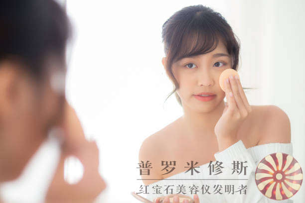 去法令紋美容儀大揭秘！科技助你抗衰老！
