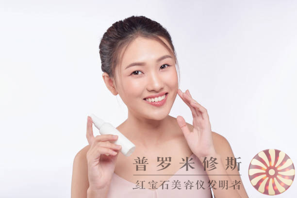 告別松弛肌膚！這些美容儀幫你恢復(fù)年輕提拉！